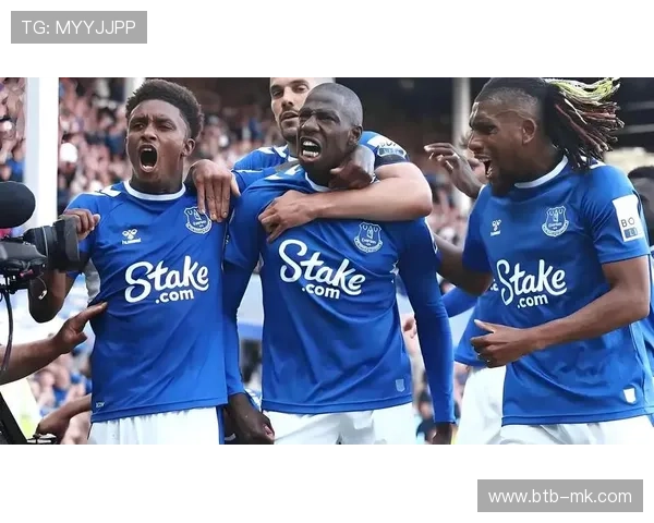 英超:升班马利兹联逼平曼联,表现顽强