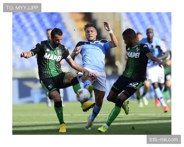 门兴对阵不莱梅，主队球迷看台展示巨型TIFO纪念俱乐部成立125周年